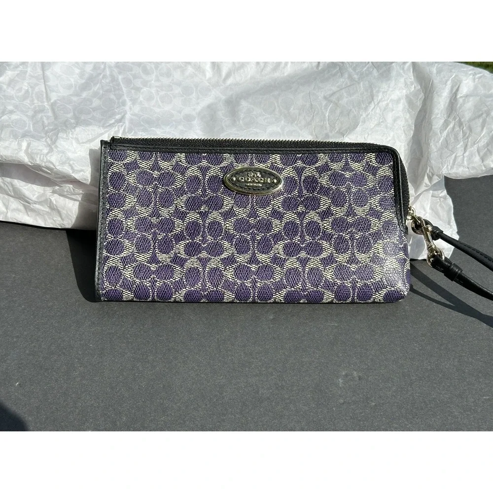 NWT COACH Signature Coated Canvas Zip Clutch/Wristlet Wallet Purple/Violet 52462